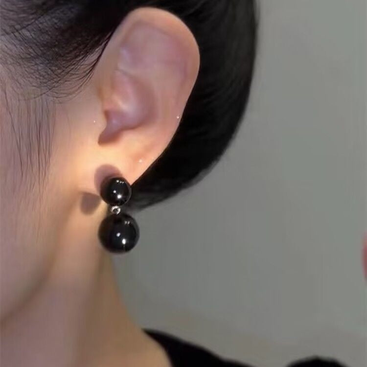 Women's White Black Pearl Sier Pin Simple Face Small Earrings
