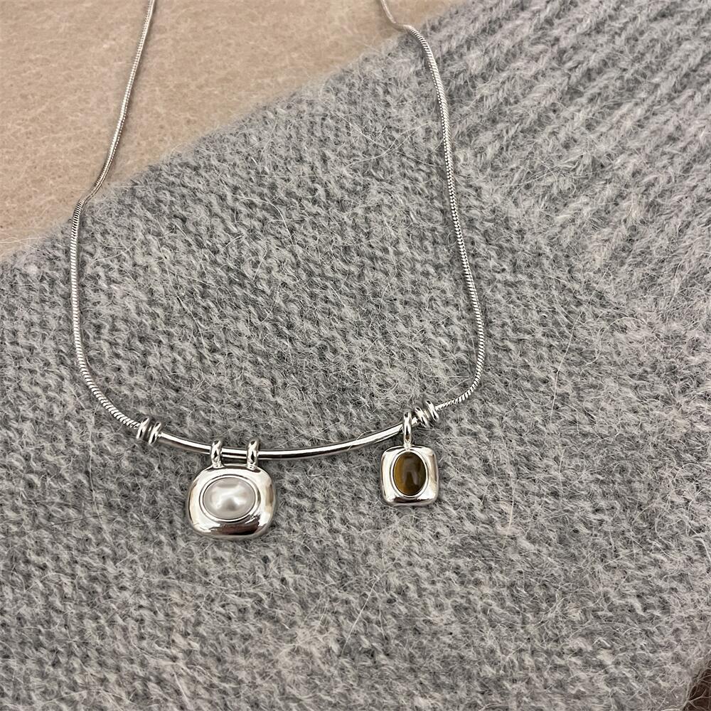 Simple Style Unique Two-color Natural Stone Female Design Clavicle Chain Necklace