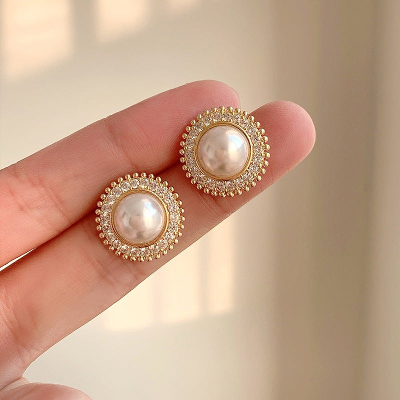 Women's Elegant Delicate Pearl Fashionable Niche Temperament Earrings