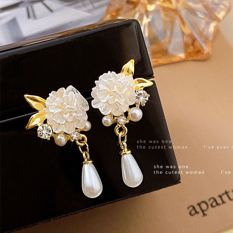 Women's Flower Pearl Niche High-grade Temperament Fashion Earrings