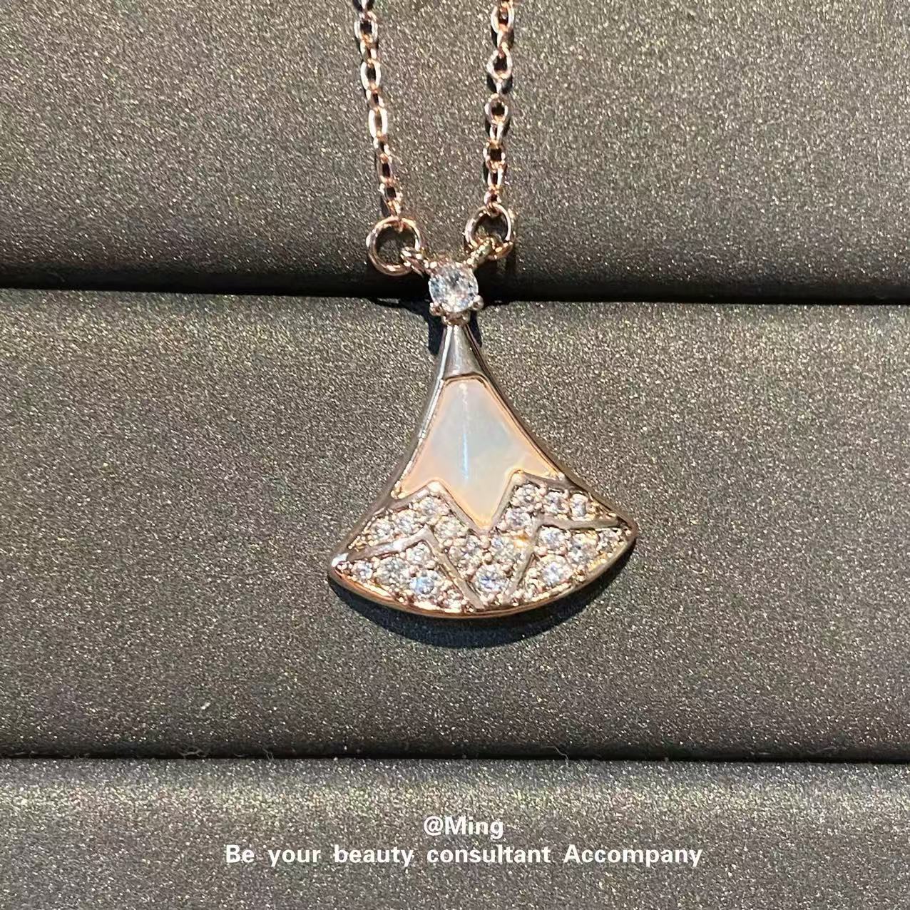 Fan-shaped Small Skirt Female Gradient Pink Diamond Natural White Shell Necklaces