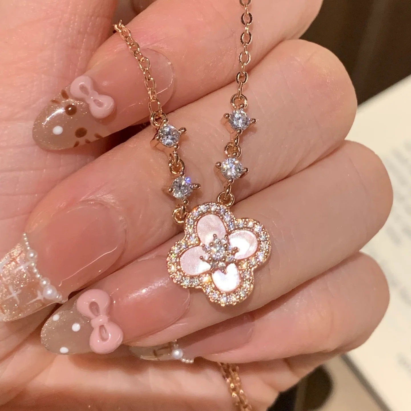 Sense Light Luxury Minority Four-leaf Flower Clavicle Chain Necklaces