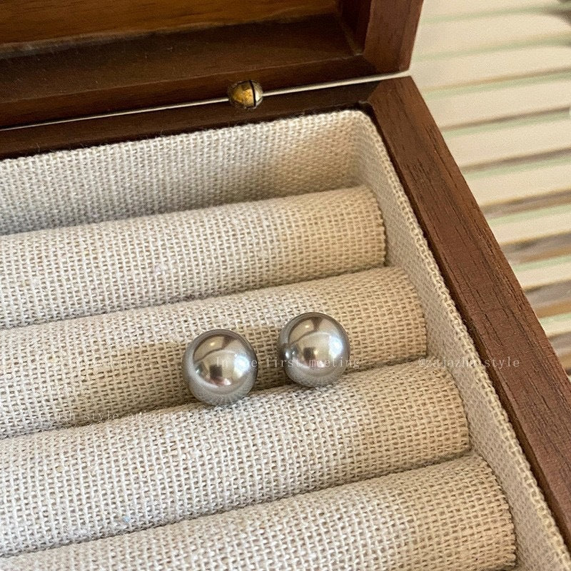 Women's Retro Hepburn Sier Needle Large Pearl Elegant French Round For Stud Earrings