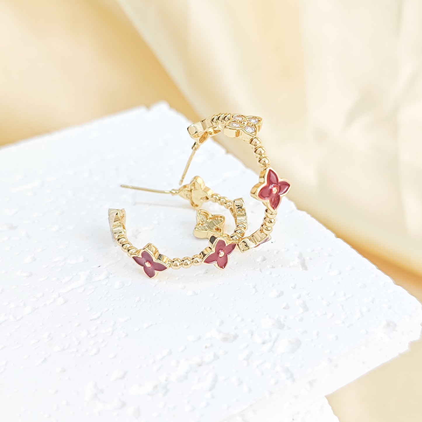 Needle Clover Angola Red Vintage Circle Light Luxury High Sense Stud Earrings