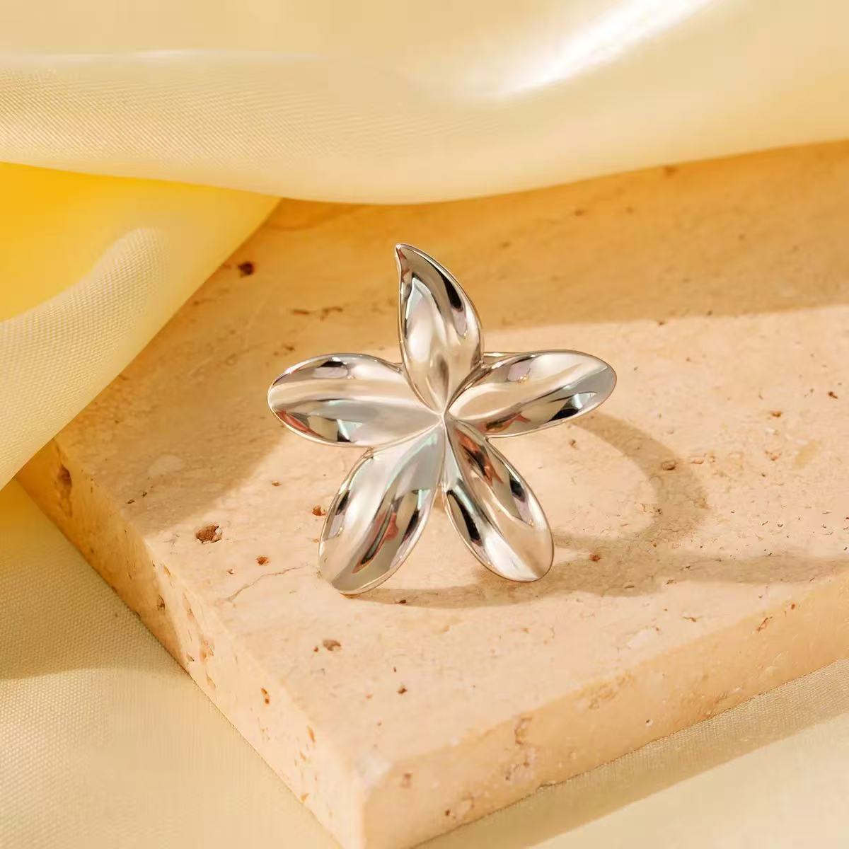 Style Flower Titanium Steel Female Personality Stylish Round Thread Gold Ring