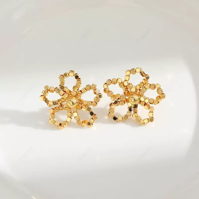 Women's Petal Pearl Mori Style Niche Design Stud Earrings