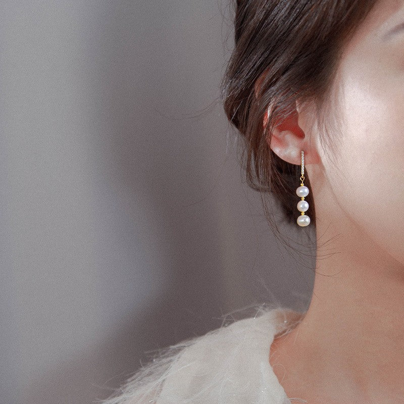 Women's Small Simple Hollow Pearl High-grade Refined Stud Earrings