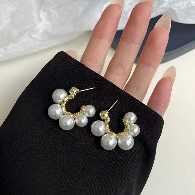 Women's Elegant Delicate Pearl Fashionable Niche Temperament Earrings