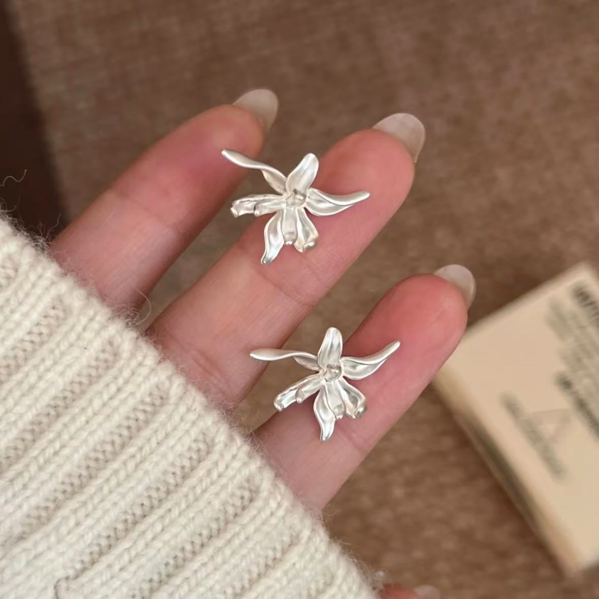Women's Needle Zircon Bow Water Drop Tassel Simple Fashion Stud Earrings