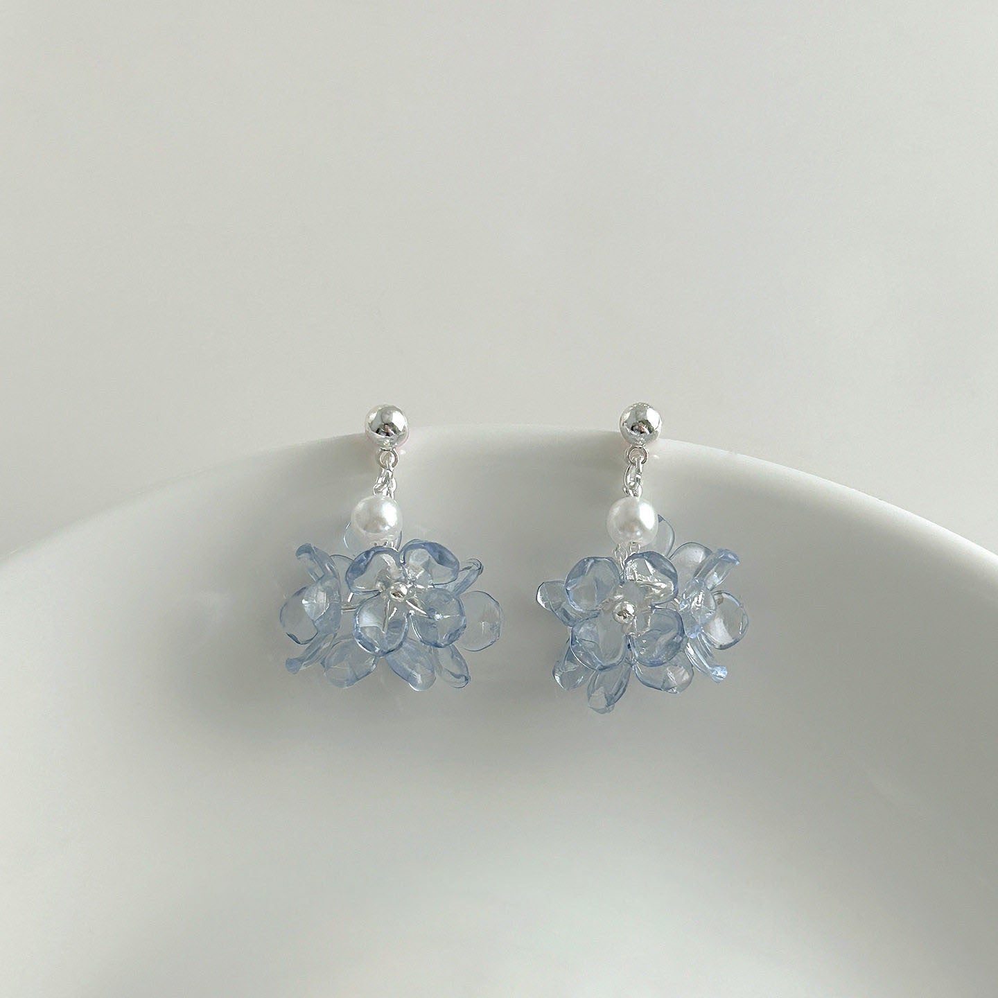 Fashion French Style Vintage Pearl Flower Light Luxury Minority Earrings