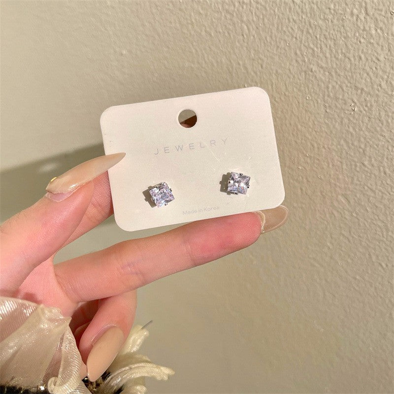 Women's Simple Geometric Rhinestone Small Sweet Graceful Fashionable For Stud Earrings