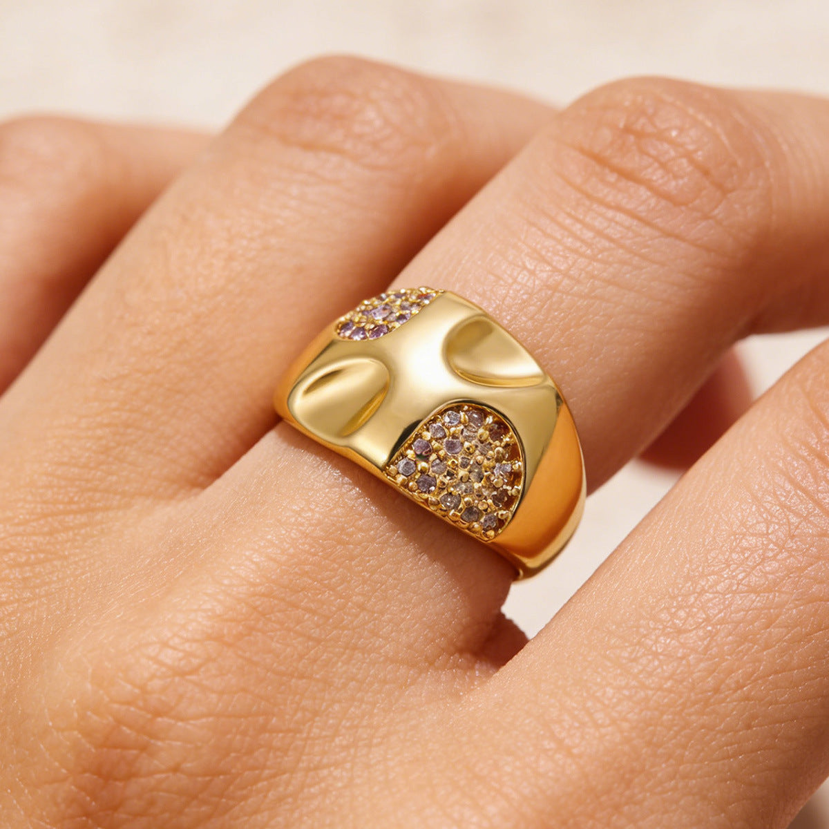 Luxury Geometric Inlaid Zircon Open Niche Trendy Ring