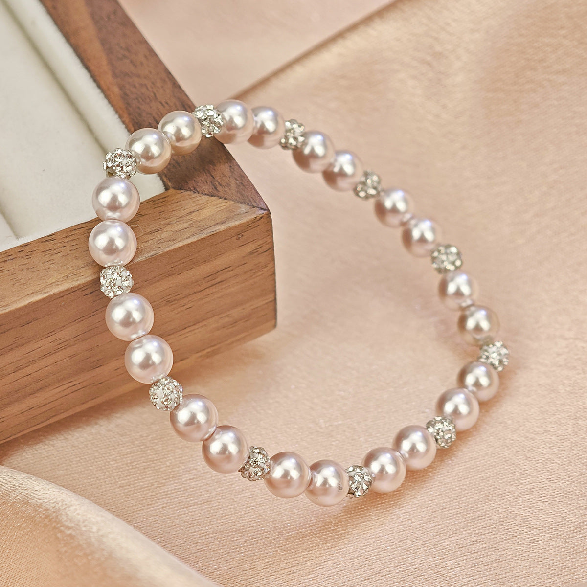 Women's High-grade Crystal Pearl Exquisite Wrist Decoration Gift Bracelet