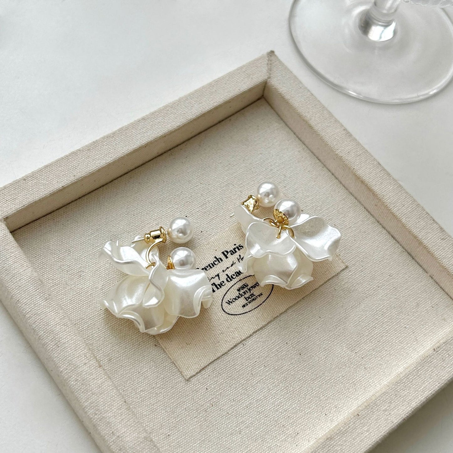 Beautiful White Pearl Petal Female Vacation Style Light Earrings