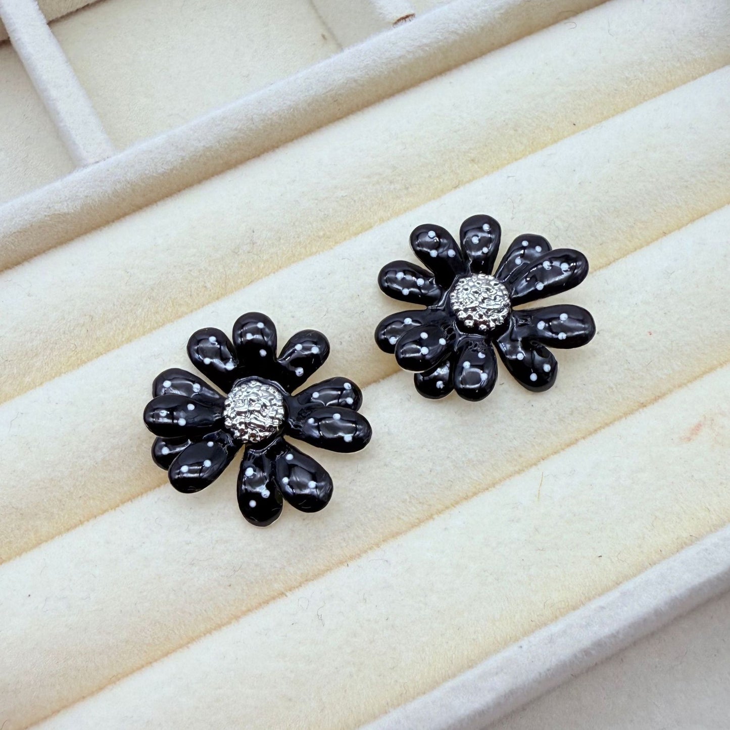 Daisy Female Niche Design Dopamine Color Elegant Earrings