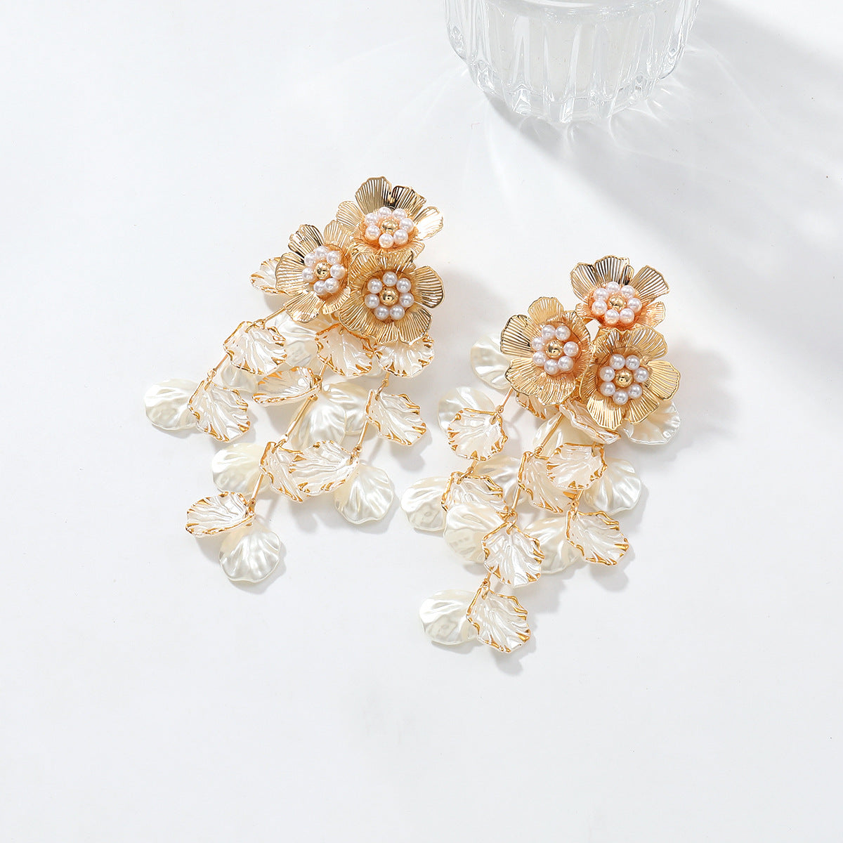 Women's Sweet Dopamine Imitation Pearl Woven Flower Earrings