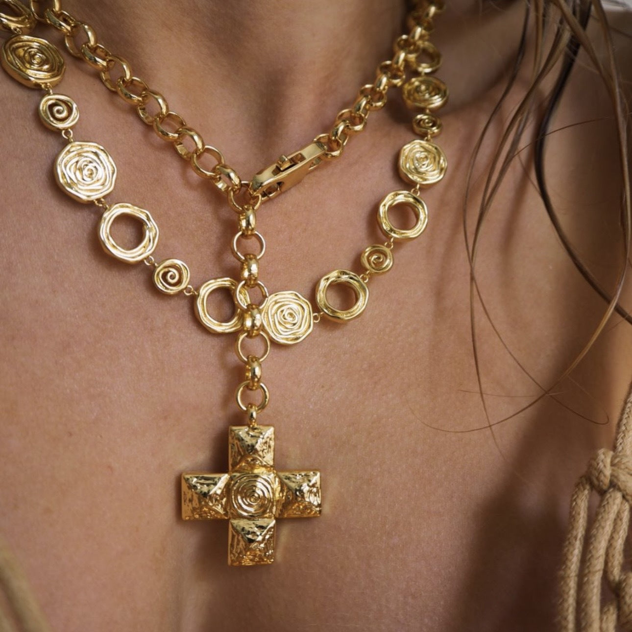 Exaggerated Personalized Gold-plated Titanium Steel Cross Water Spin Necklace