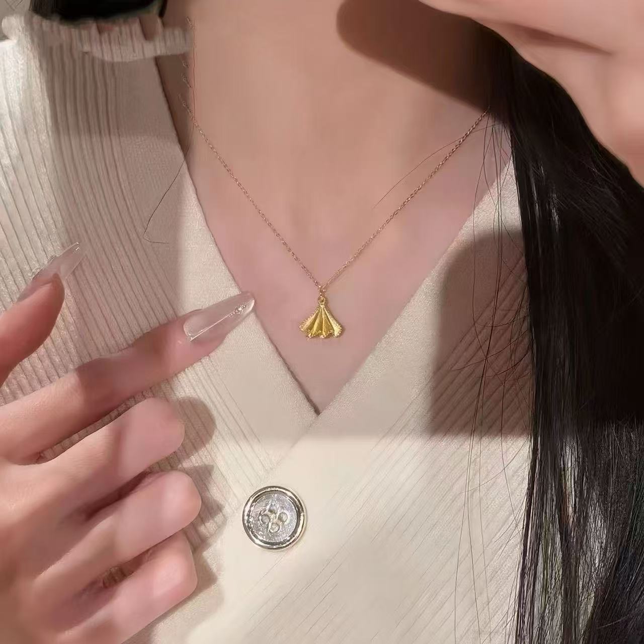 Women's Fan Clavicle Chain Exquisite Dignified Sense Necklaces