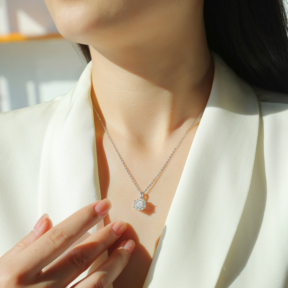 Sier Karat Moissanite Cool Wind Dancing Clavicle Necklace