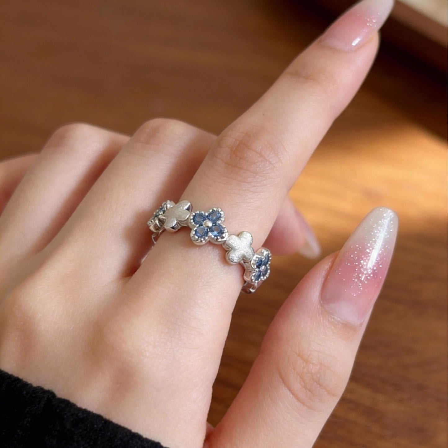 Women's Blue Heart-shaped Zircon Clover Brushed Minimalist Rings