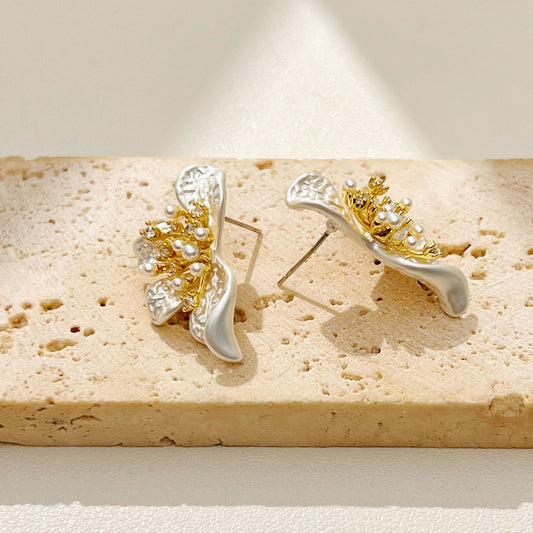 High-grade Metal Flower Fashionable Design Light Earrings