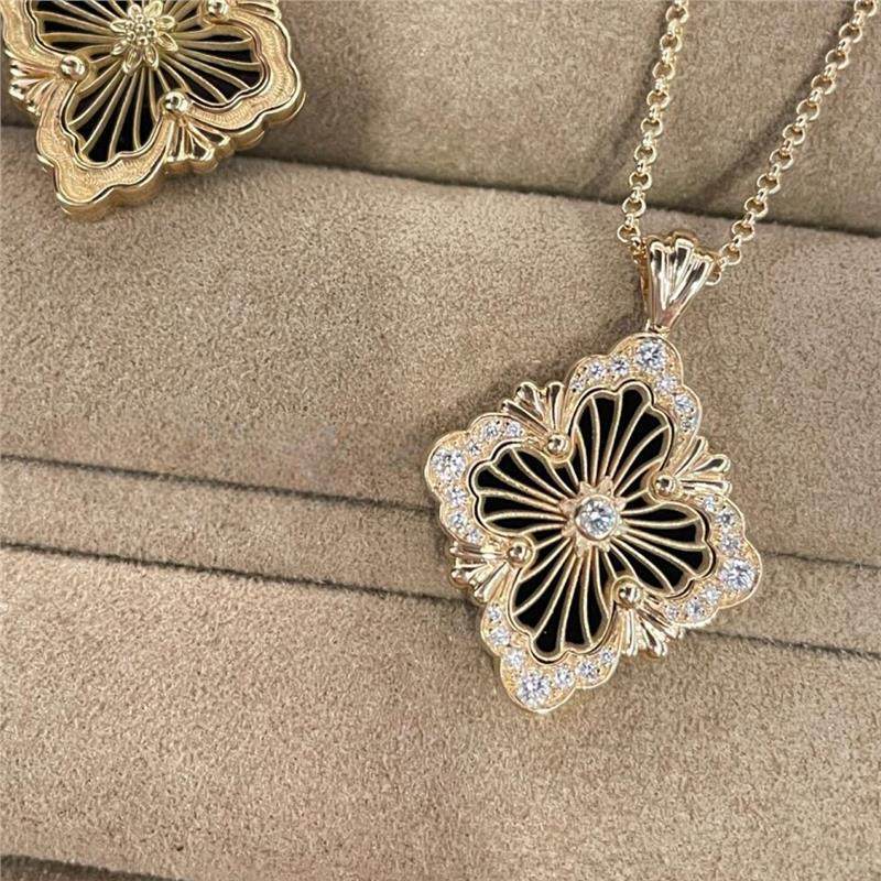 Women's Edition Opera Four-leaf Clover Gold-plated Fritillary Pendants