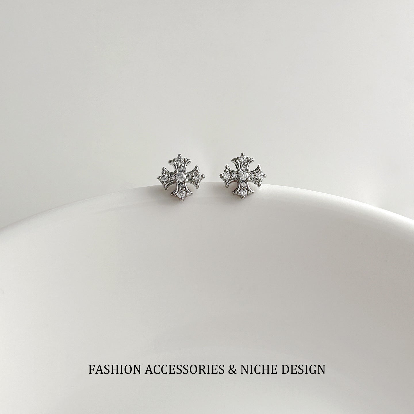 Women's Needle Micro Rhinestone Small Exquisite Ear Earrings