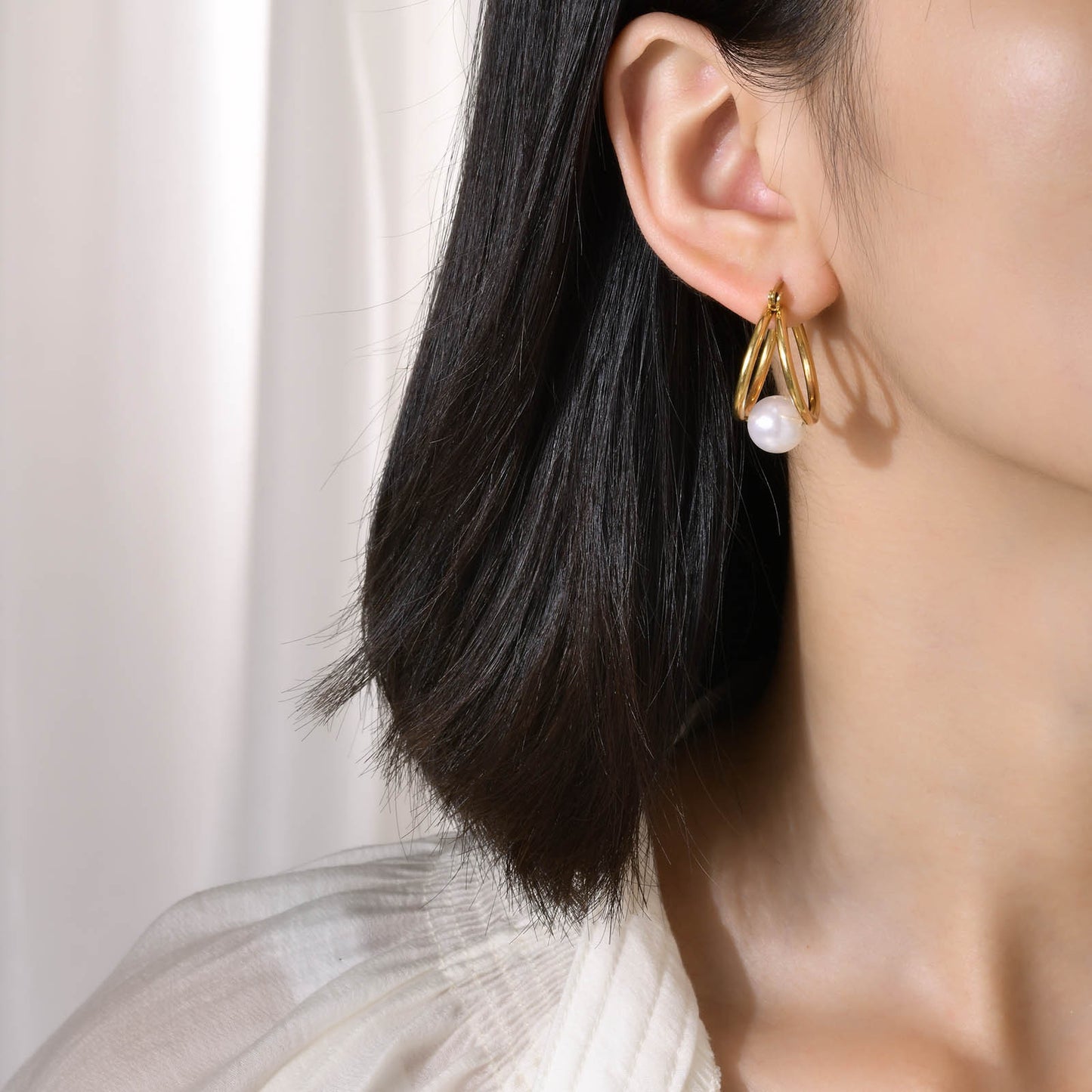 Women's Titanium Steel Double Pearl Gold Single Elegant Earrings