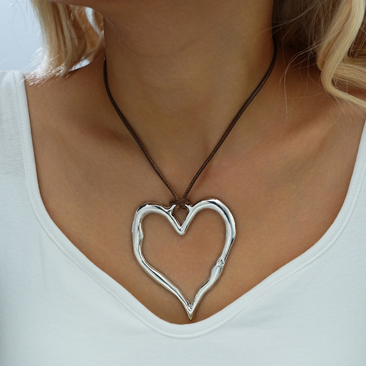 Exaggerated Liquid Flower Simple Metallic Fashion High-grade Necklace