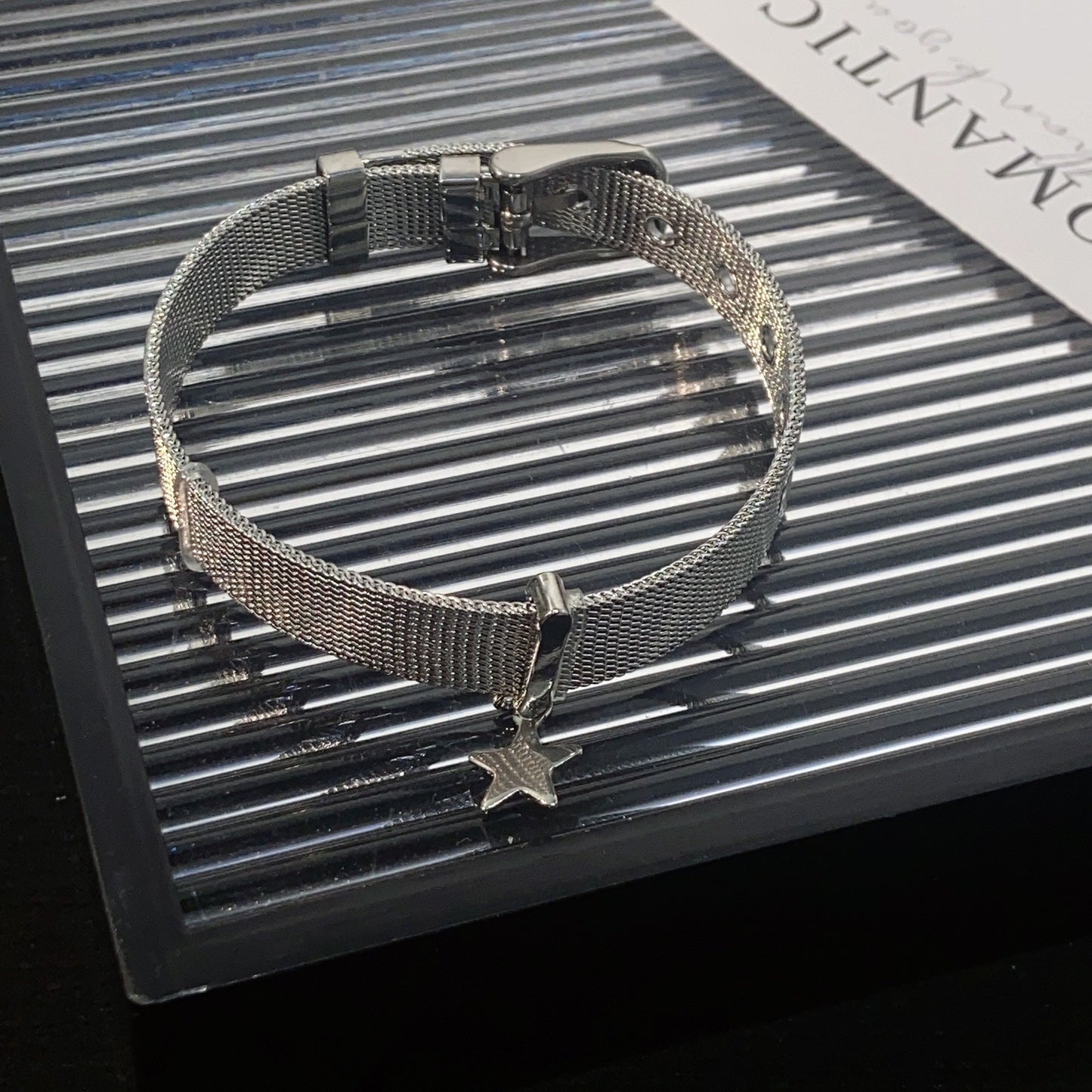 Women's & Men's Metal Sense Heart-shaped Design High Bracelet