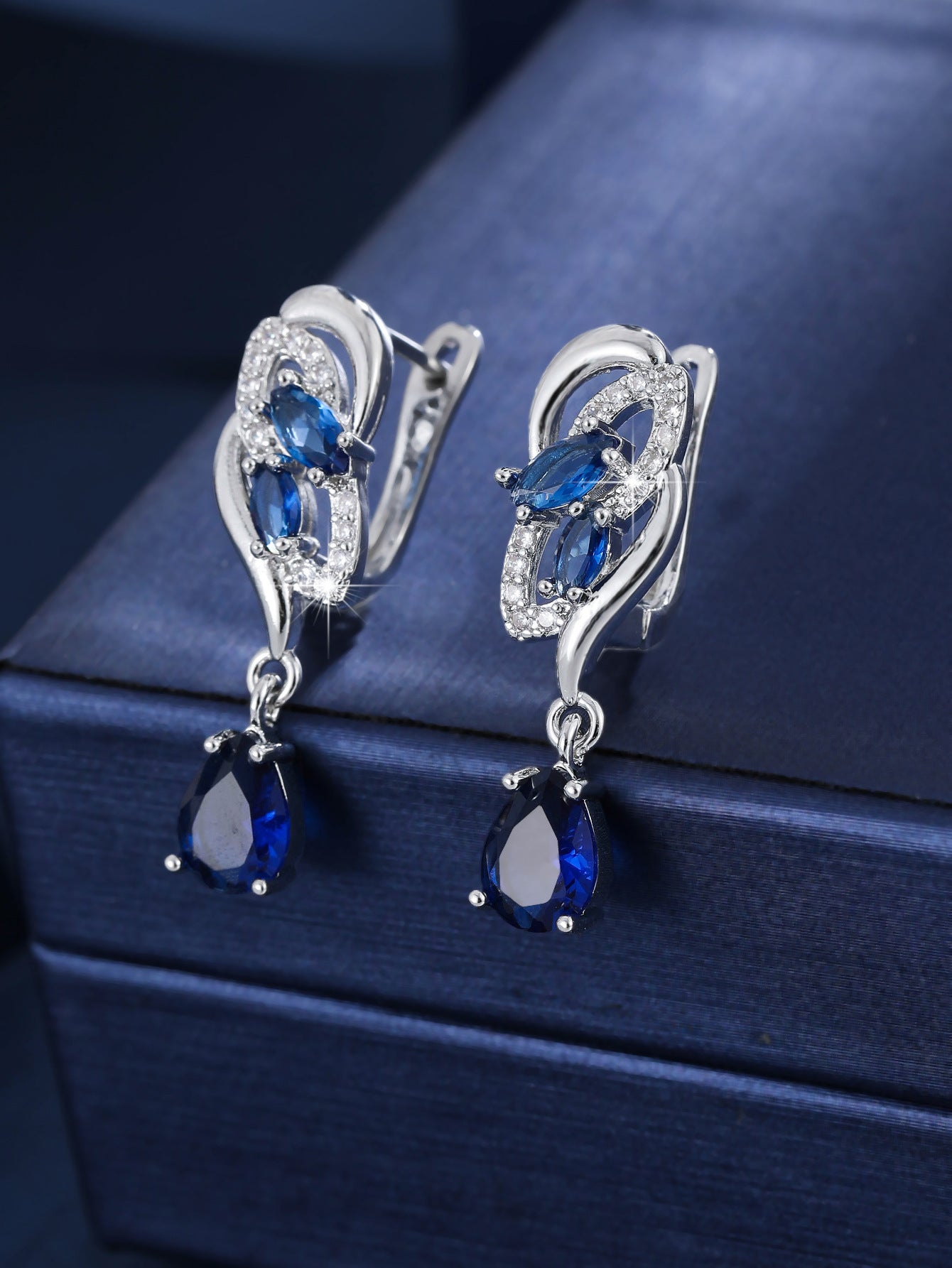 Women's Gorgeous Water Drop Full Inlaid Clip Ear Buckle