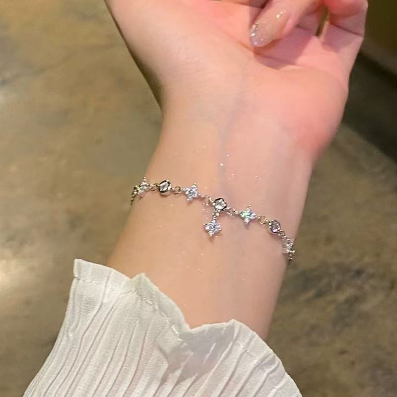 Zircon Titanium Steel Female Light Luxury Minority High-grade Pull Adjustable Bracelet
