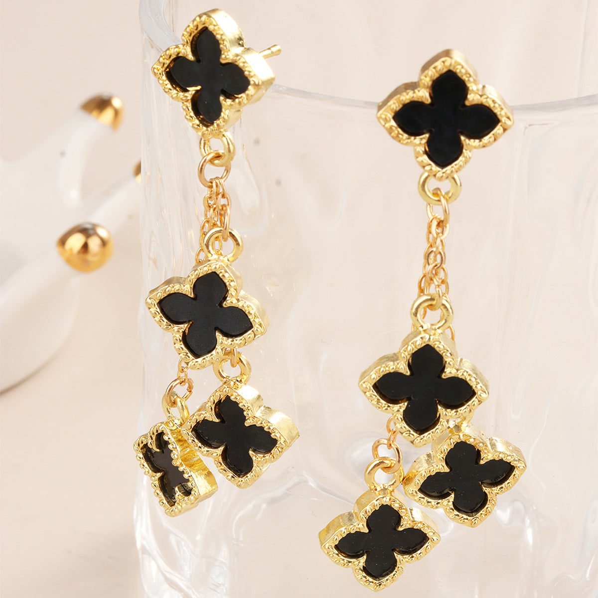 Women's Luxury Four-leaf Clover Alloy Flower Fashion Bracelet