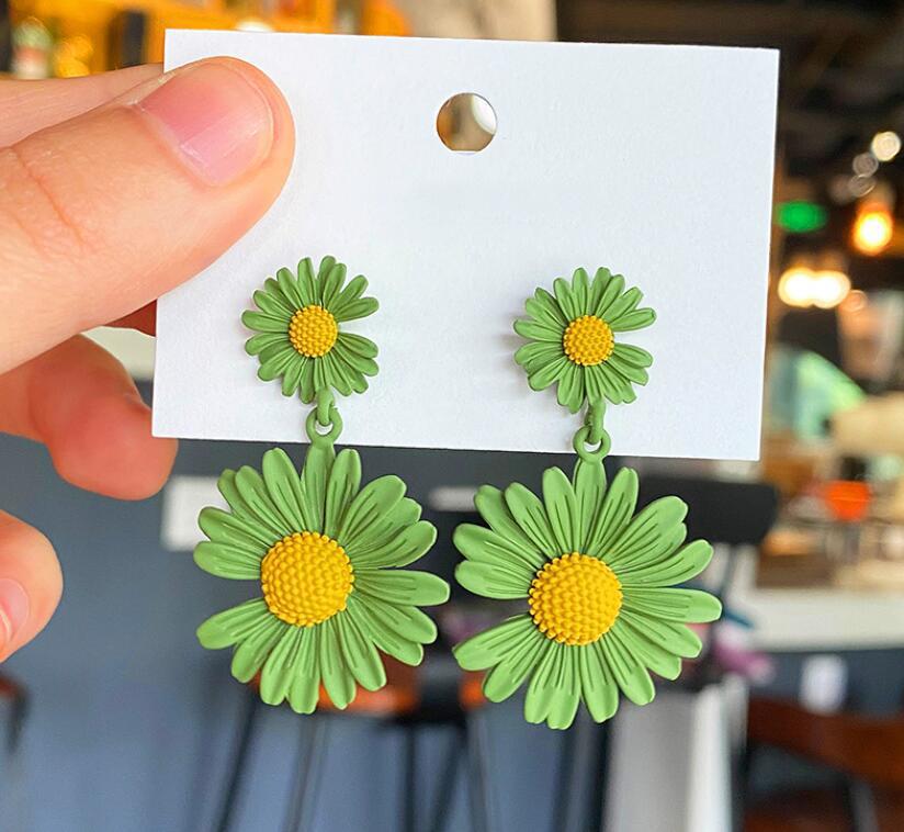 Women's Needle Little Daisy Flower For Temperamental Fairy Stud Earrings