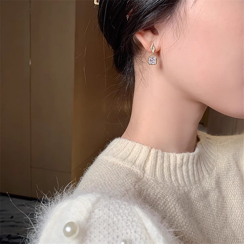 Needle Fashion Micro Niche Temperament High Quality Light Stud Earrings