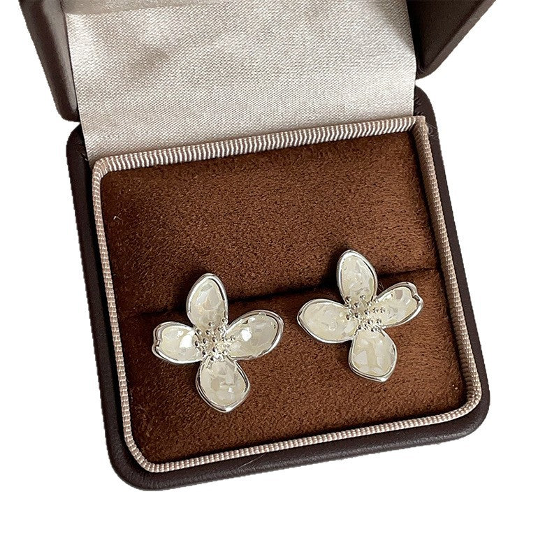 Women's Style High-grade Broken Shell Flower For Retro Gentle Fashion Trendy Earrings