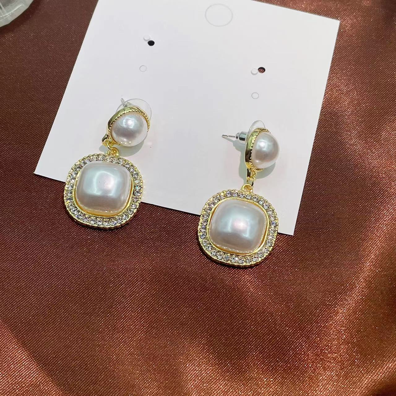 Women's Refined Grace Colorful Pearl Light Luxury Minority Earrings