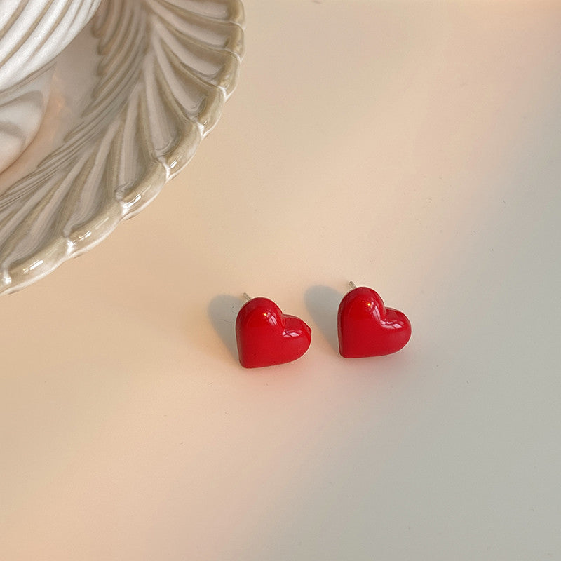 Three-dimensional Paint Small Love Heart Female Simple Compact Cold Wind Stud Earrings
