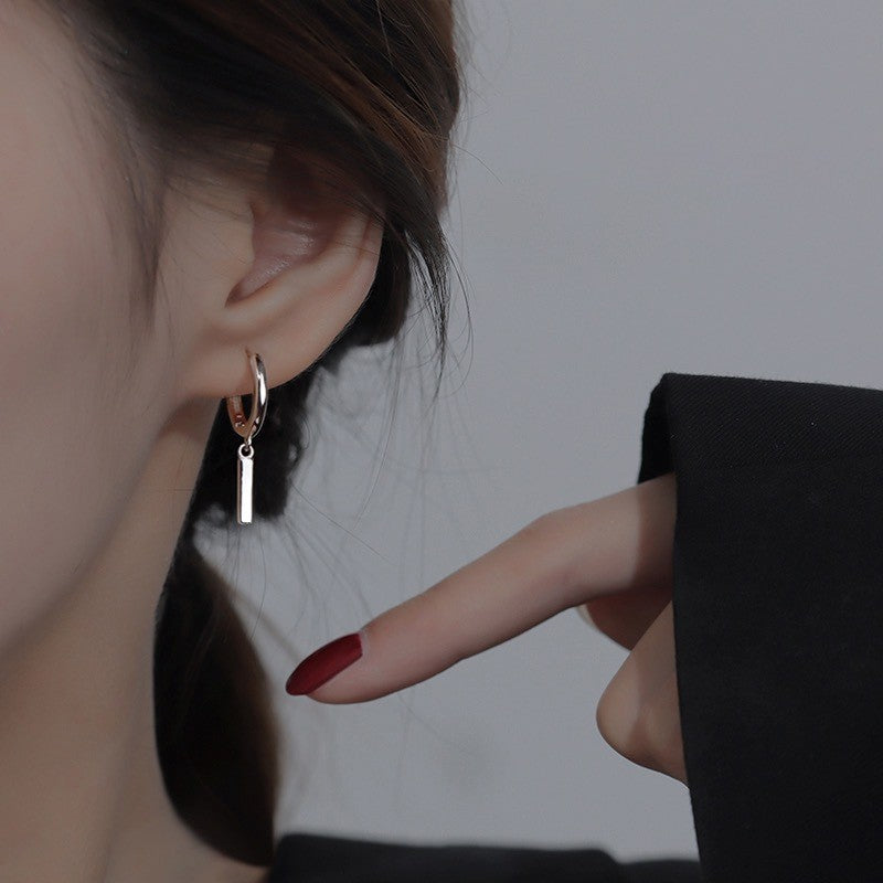 Women's Small Simple Hollow Pearl High-grade Refined Stud Earrings