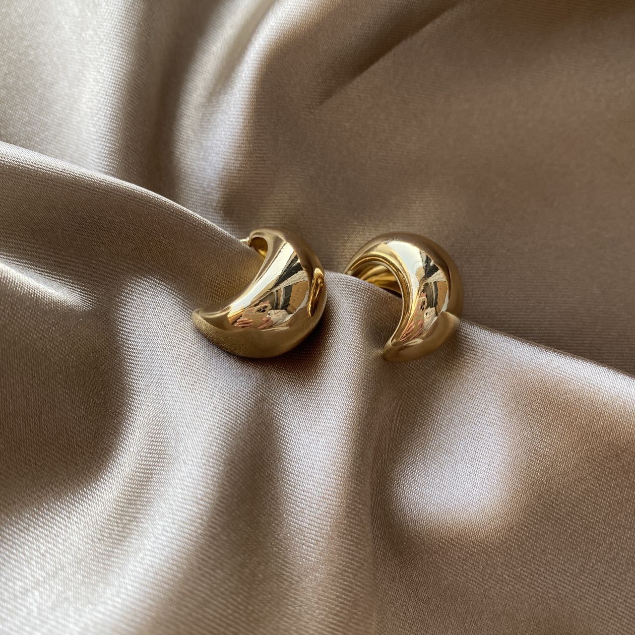 Women's Metal Simplicity Geometric Cold Style High-grade Light Luxury Earrings