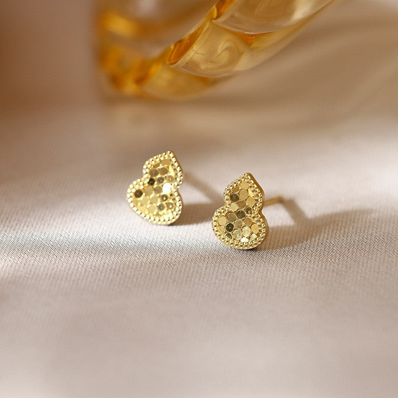 Women's Small Simple Hollow Pearl High-grade Refined Stud Earrings