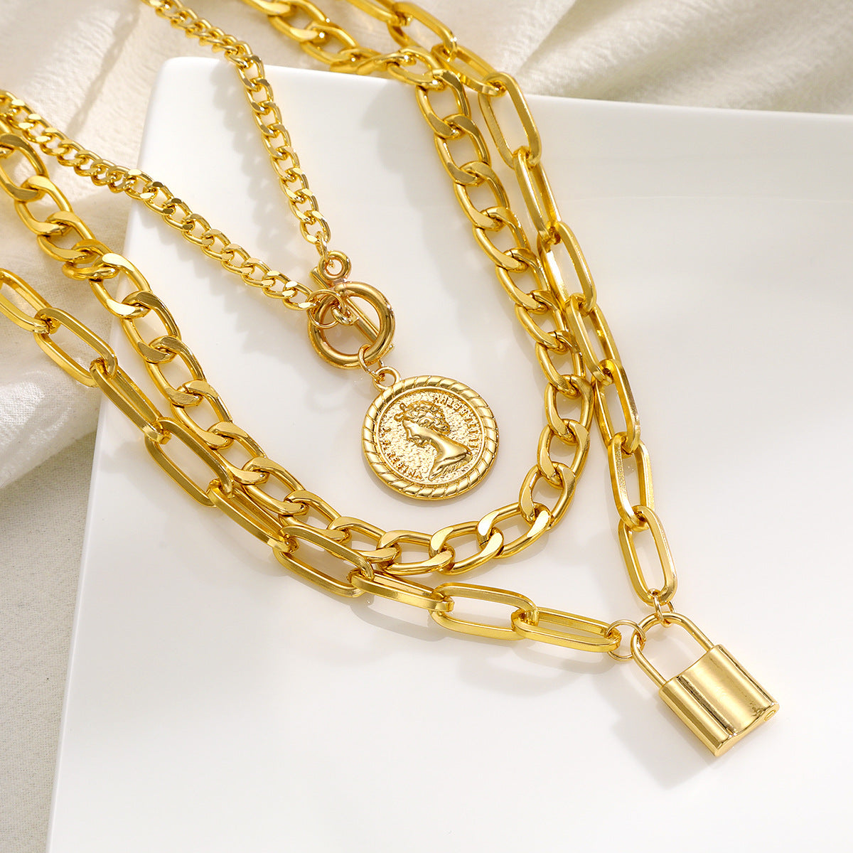 Women's Light Luxury Temperament Embossed Round Suits Necklaces
