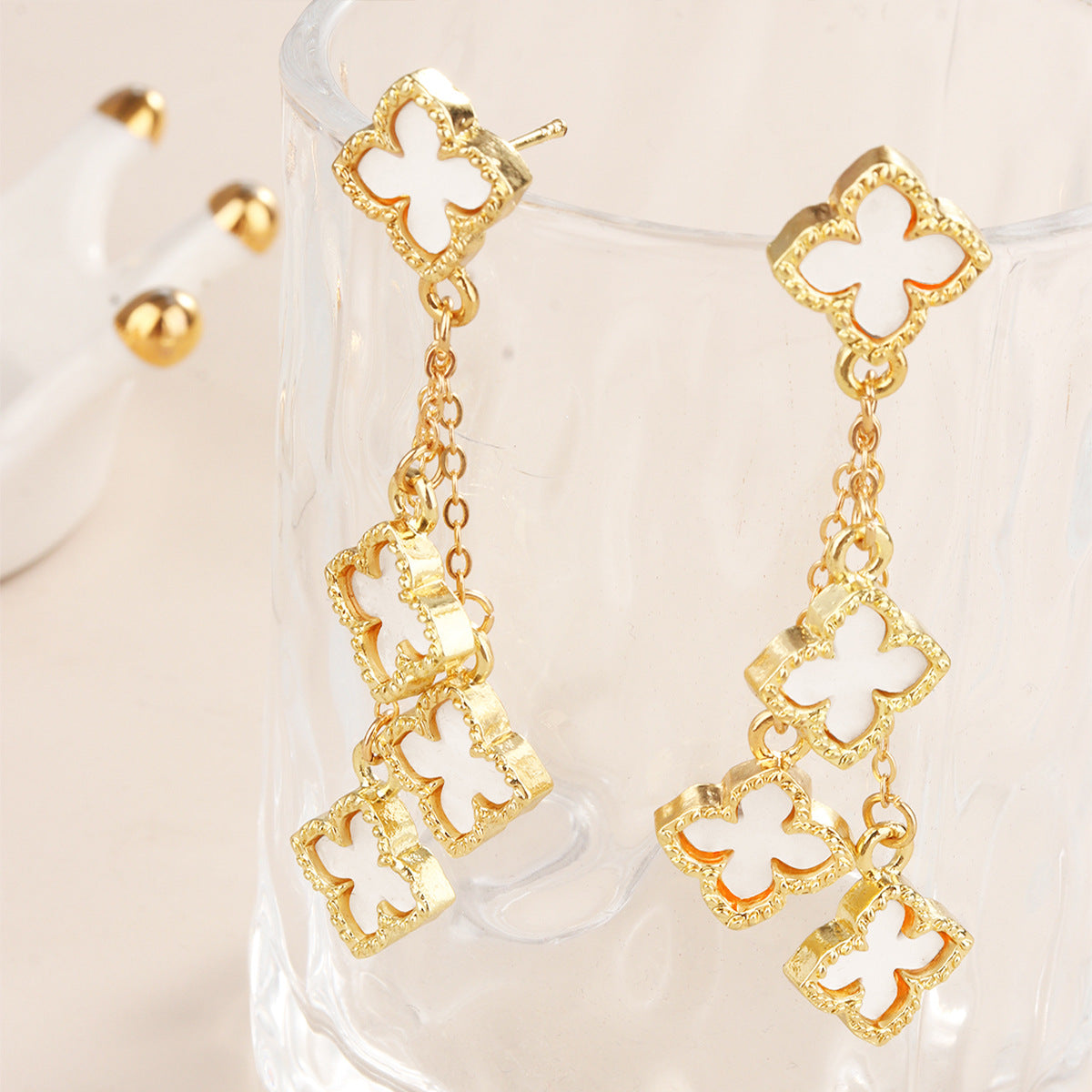 Women's Luxury Four-leaf Clover Alloy Flower Fashion Bracelet
