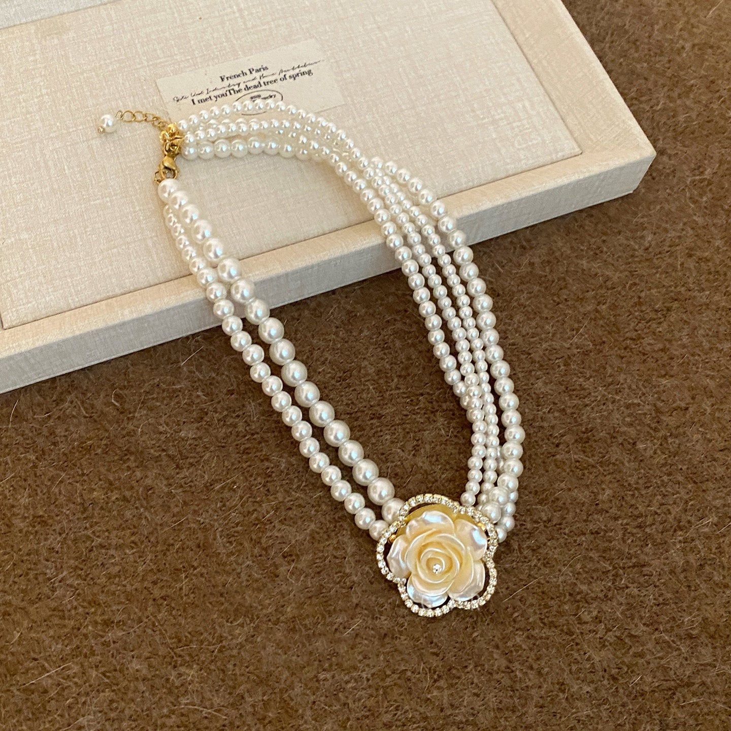 Women's French Style Retro Elegant Clavicle Chain Light Luxury High-grade Sweater Necklaces