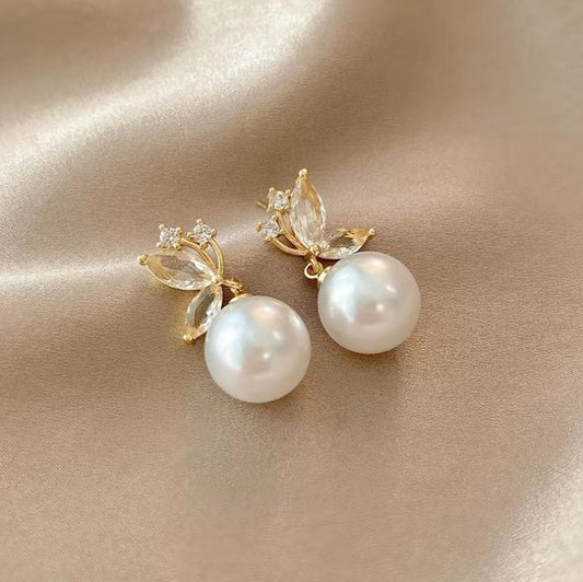 Women's French Pearl Butterfly High-grade Design Fashion Temperament Earrings