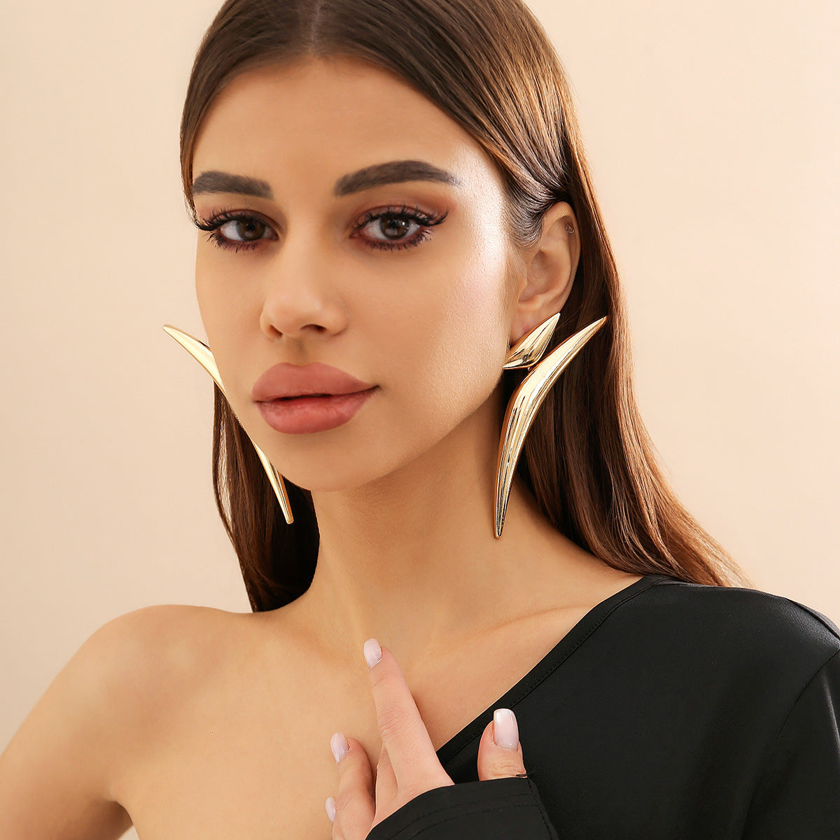 Women's Style Exaggerated Irregular Ear Punk Metal Fold Water Stud Earrings