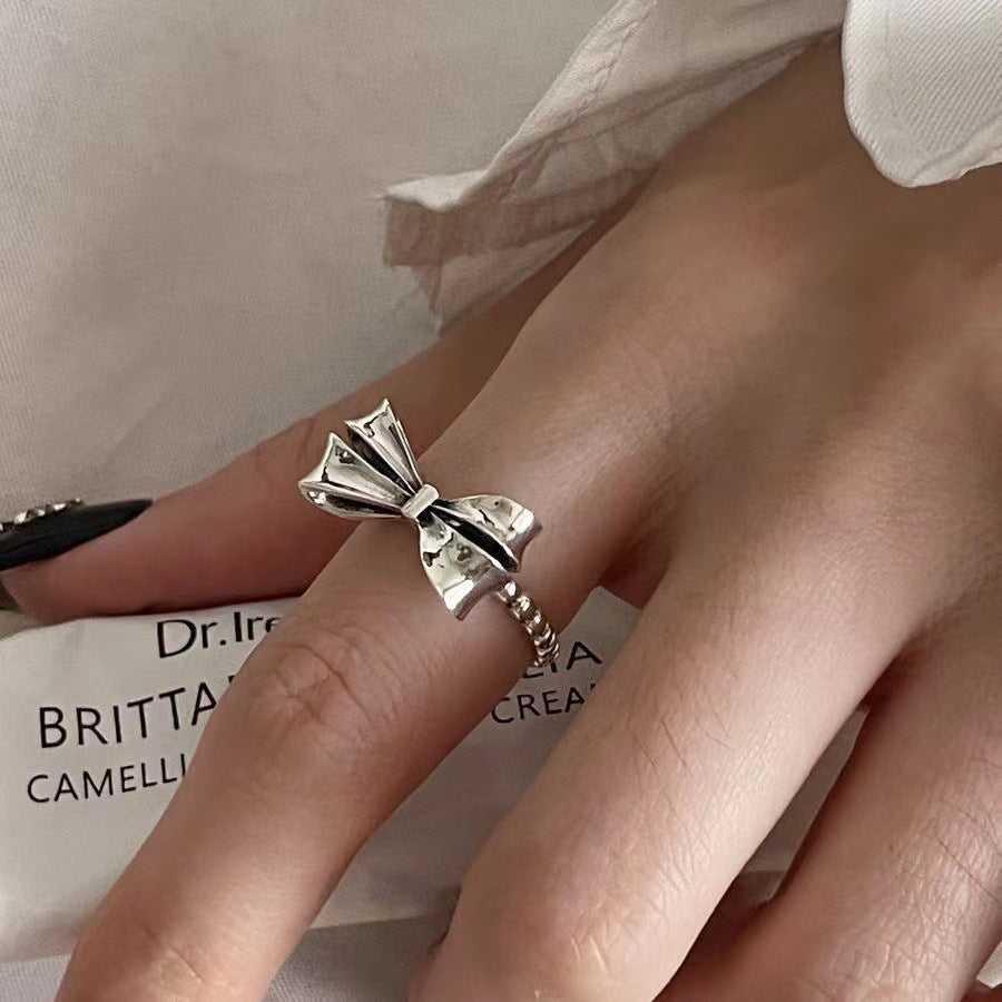 Women's Niche Retro Design Bow Fashion Dignified Hollow Rings