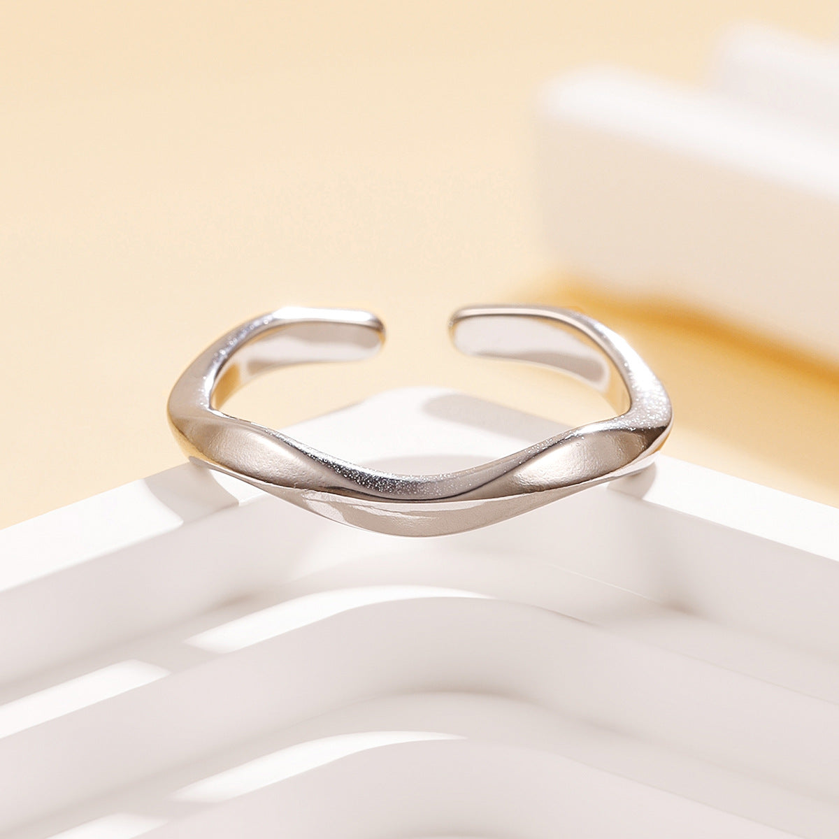 Personality Simple Style Mobius Strip Open Female Vacuum Ring