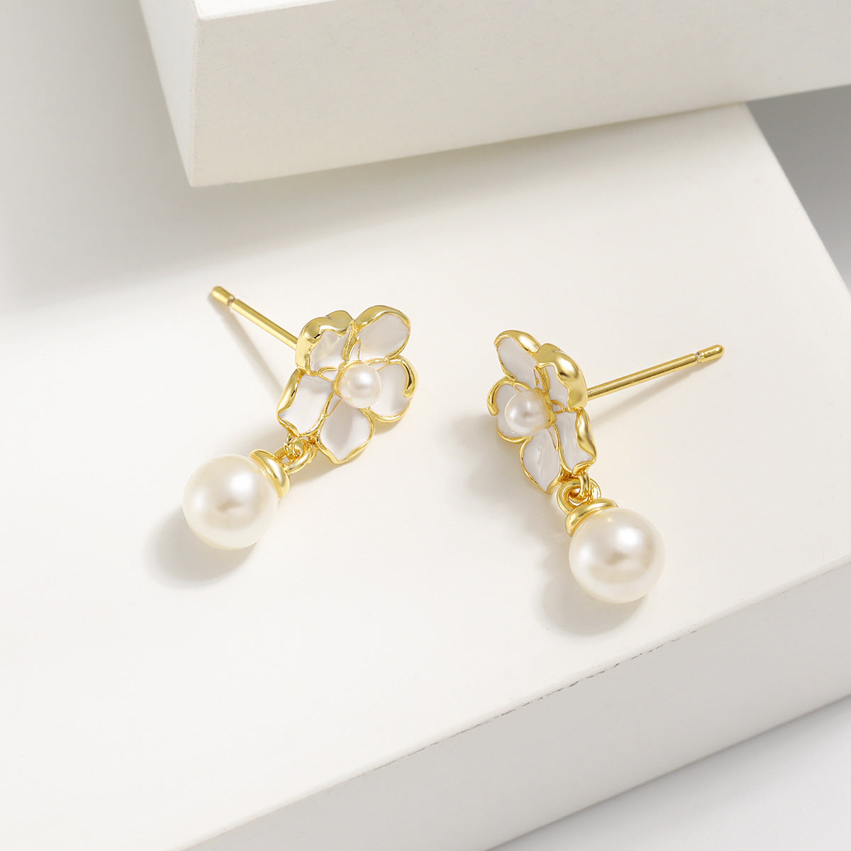Floras Pearl Exclusive Guardian Flower God Light Luxury Minority Design Earrings