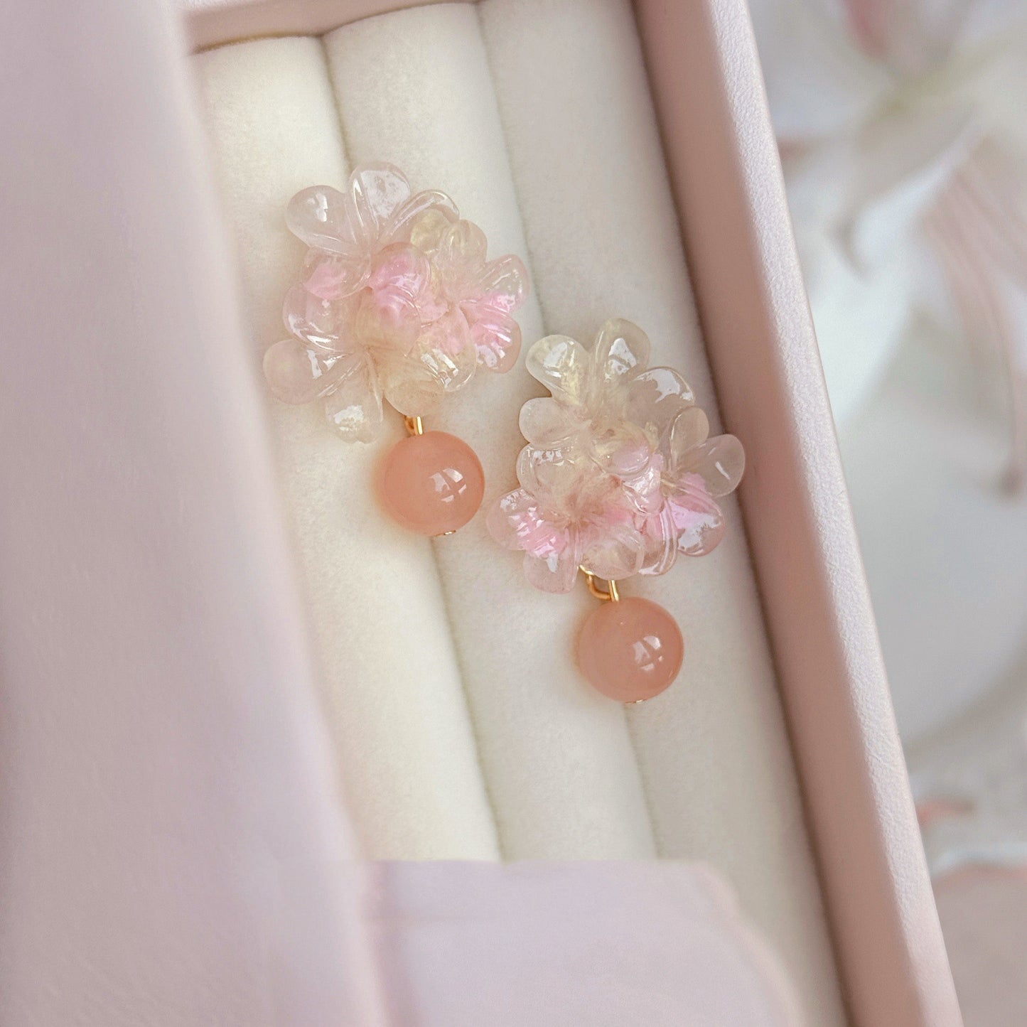 Women's Chinese Retro Blooming Flower High-grade Resin Fashion Style Earrings